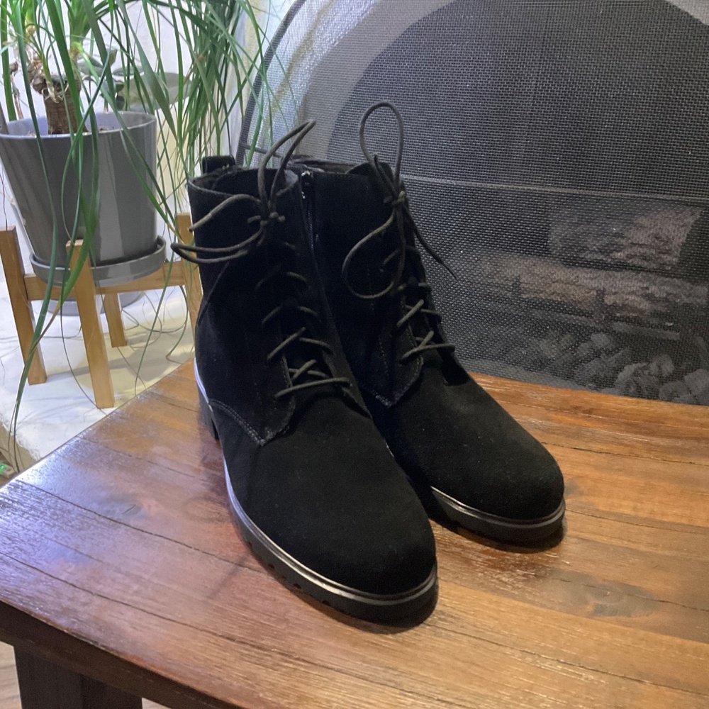 Munro Finley Water Resistant Suede Black size 7M - Picture 2 of 8